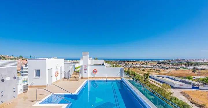 Infinity zoutwaterzwembad met zeezicht, Residencia Jardin del Rio