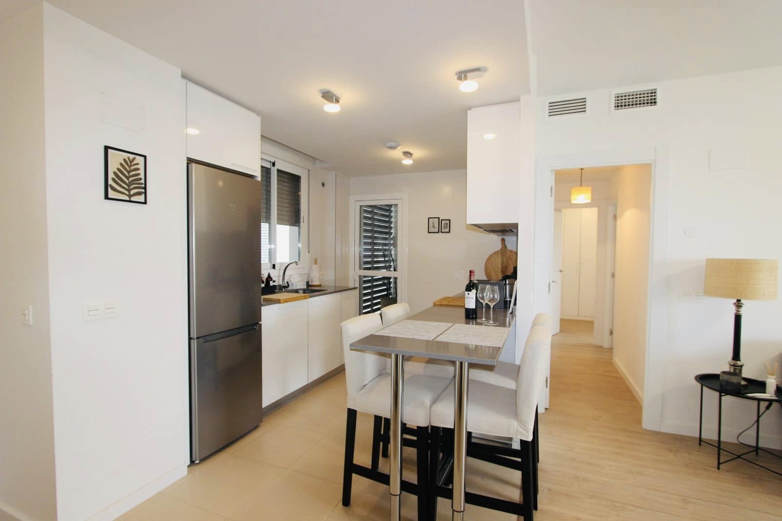 Moderne open keuken, Residencia Jardin del Rio